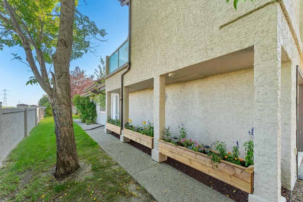 Picture for 606, 1997 Sirocco Drive SW