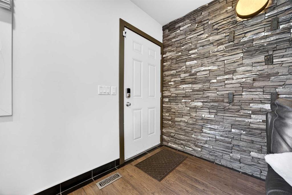 Picture for 173 Templehill Drive NE