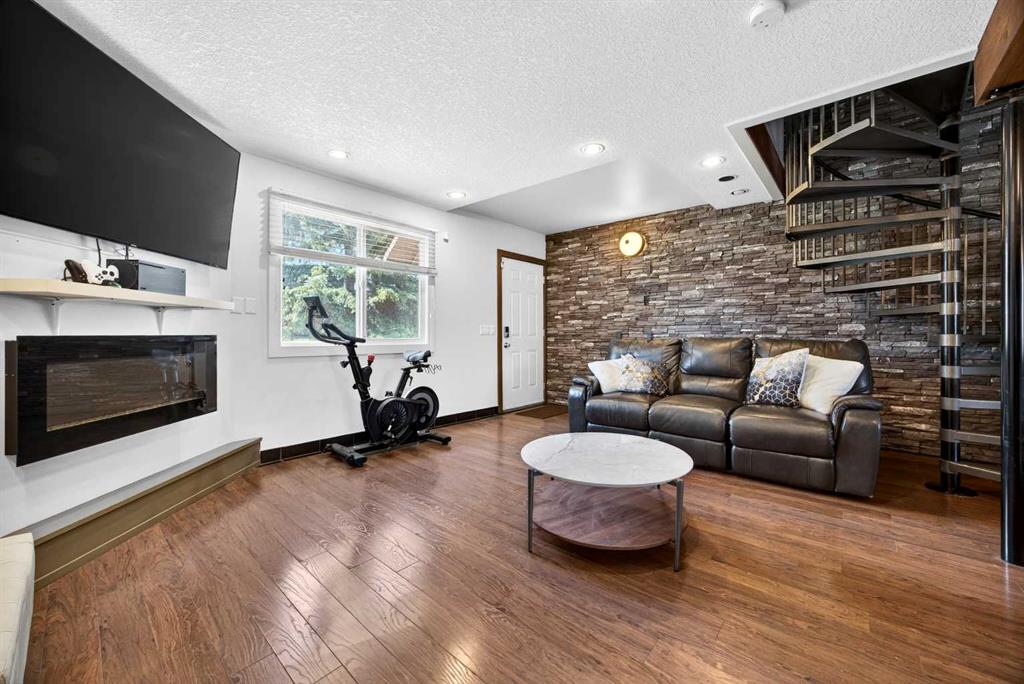 Picture for 173 Templehill Drive NE