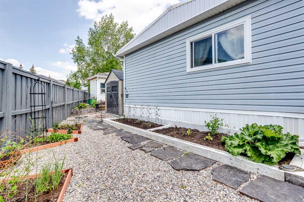 Picture for 271, 99 Arbour Lake Road NW
