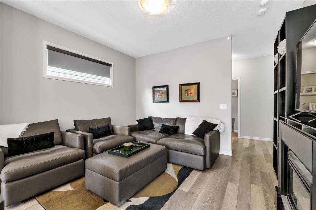 Picture for 72 Legacy Mews SE