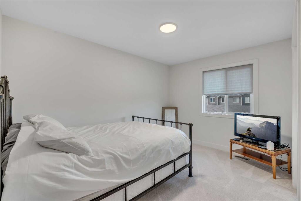 Picture for 941 Cobblemore Common SW https://www.cirrealty.ca/reb/creb/72/A2267472_24.jpg