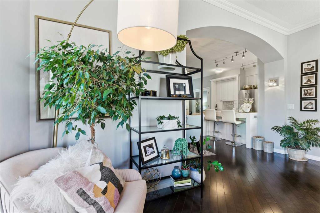 Picture for 404, 881 15 Avenue SW