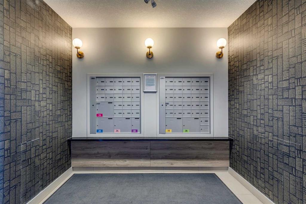 Picture for 208, 30 Shawnee Common SW