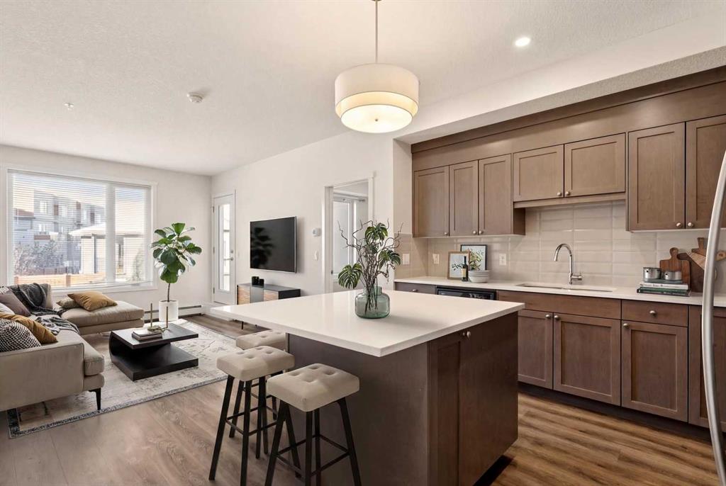 Picture for 208, 30 Shawnee Common SW