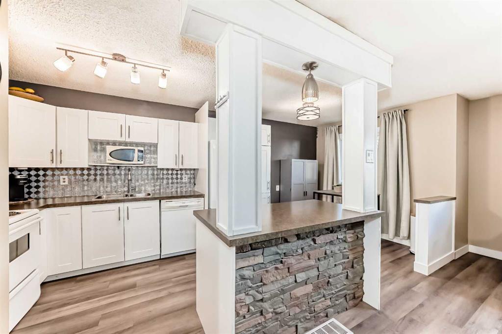 Picture for 1013 Marcombe Crescent NE