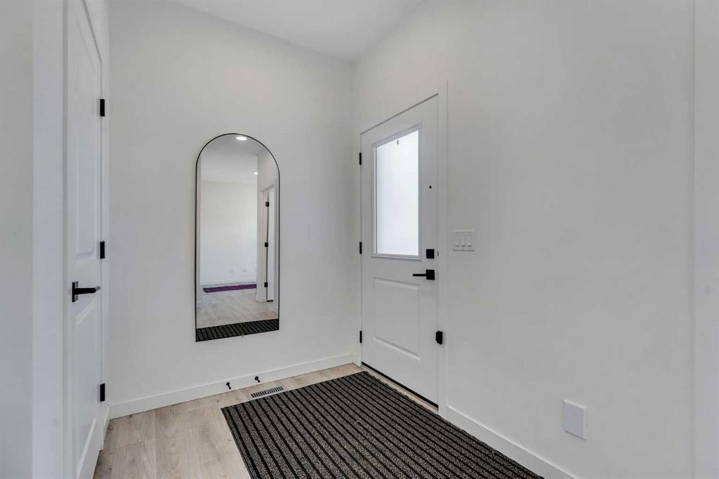 Picture for 392 Lawthorn Way 