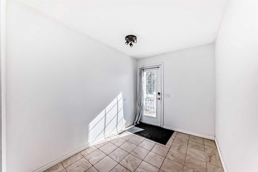 Picture for 212 78 Avenue NE