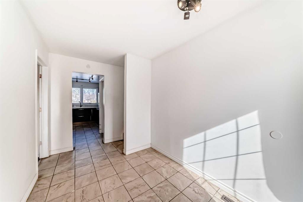 Picture for 212 78 Avenue NE