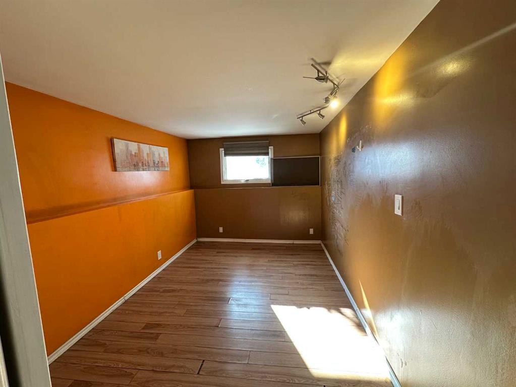 Picture for 212 78 Avenue NE