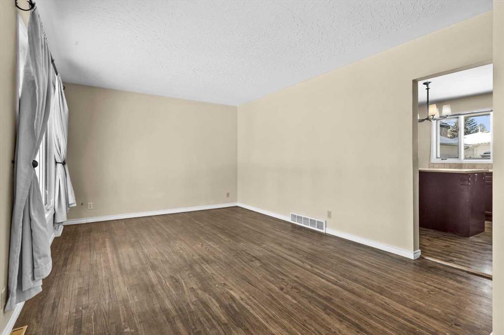 Picture for 3527 42 Street SW