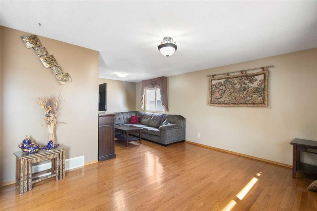 Picture for 1108 Marcombe Crescent NE