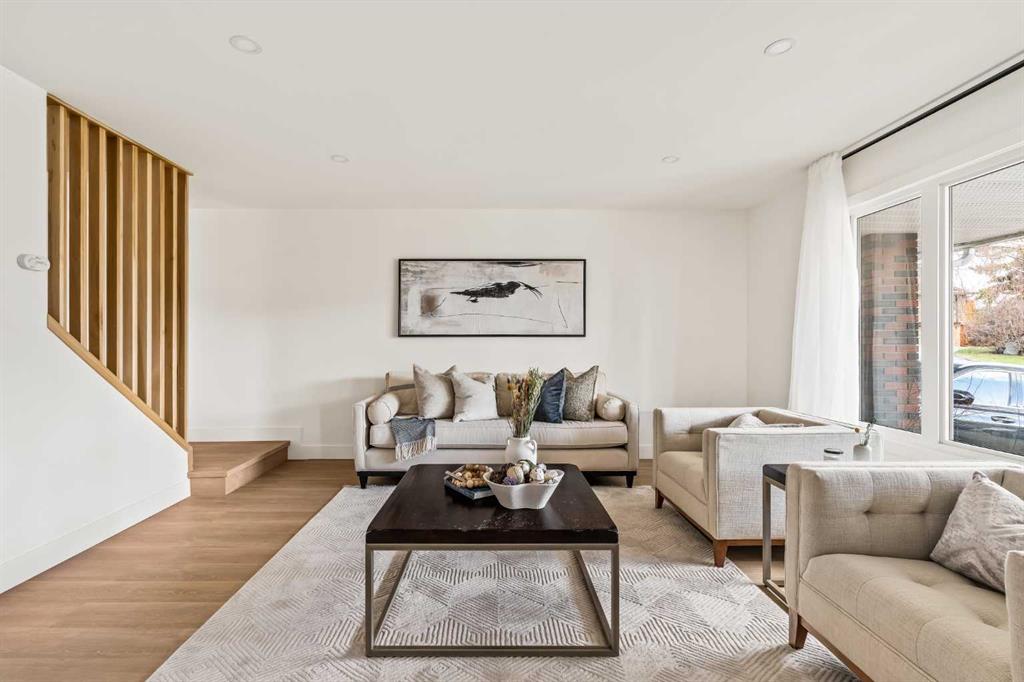 Picture for 11 Coach Manor Rise SW