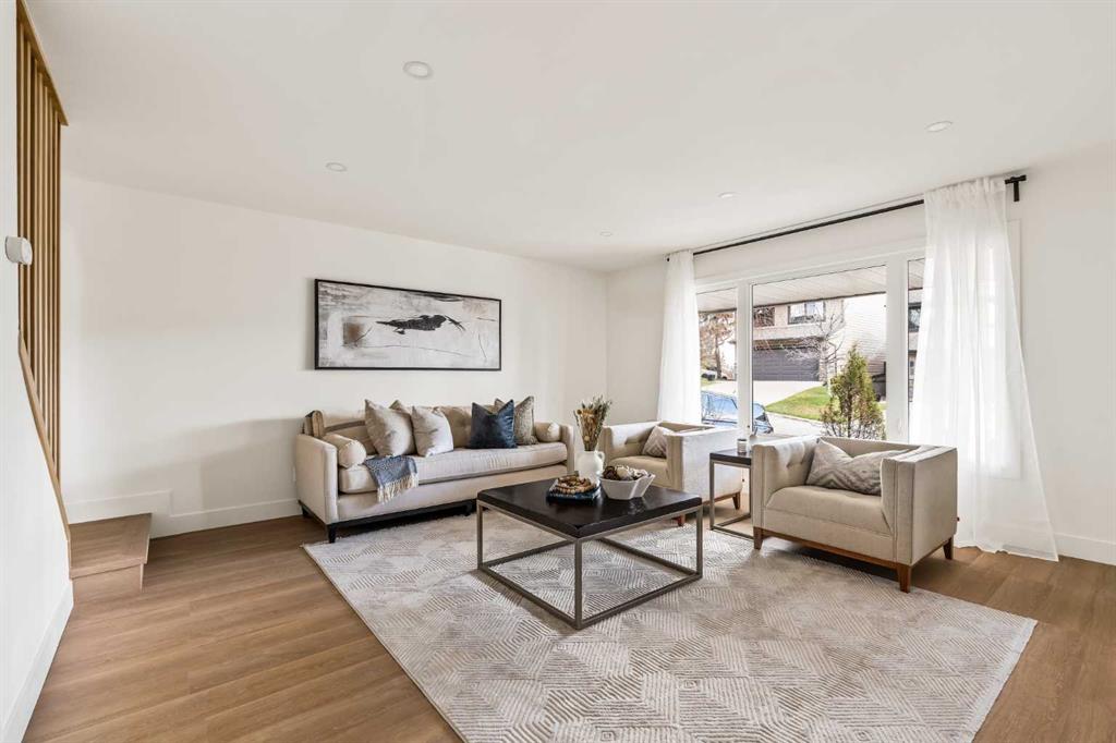 Picture for 11 Coach Manor Rise SW