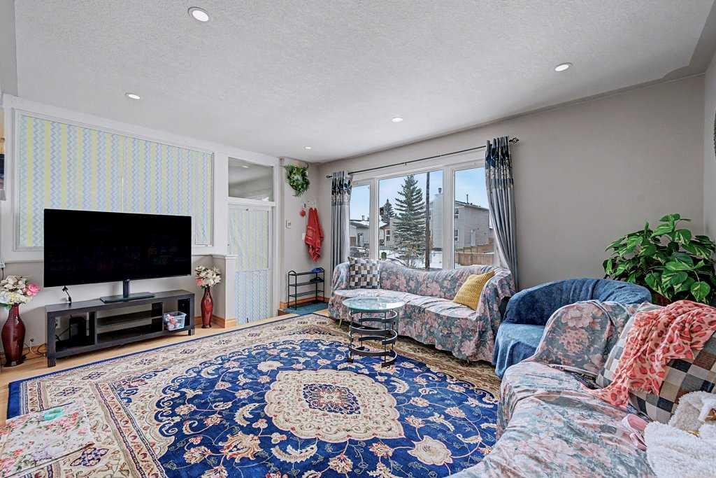 Picture for 38 Whitman Close NE