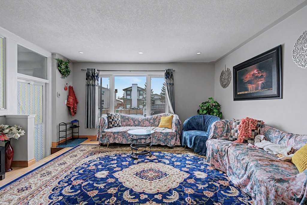 Picture for 38 Whitman Close NE