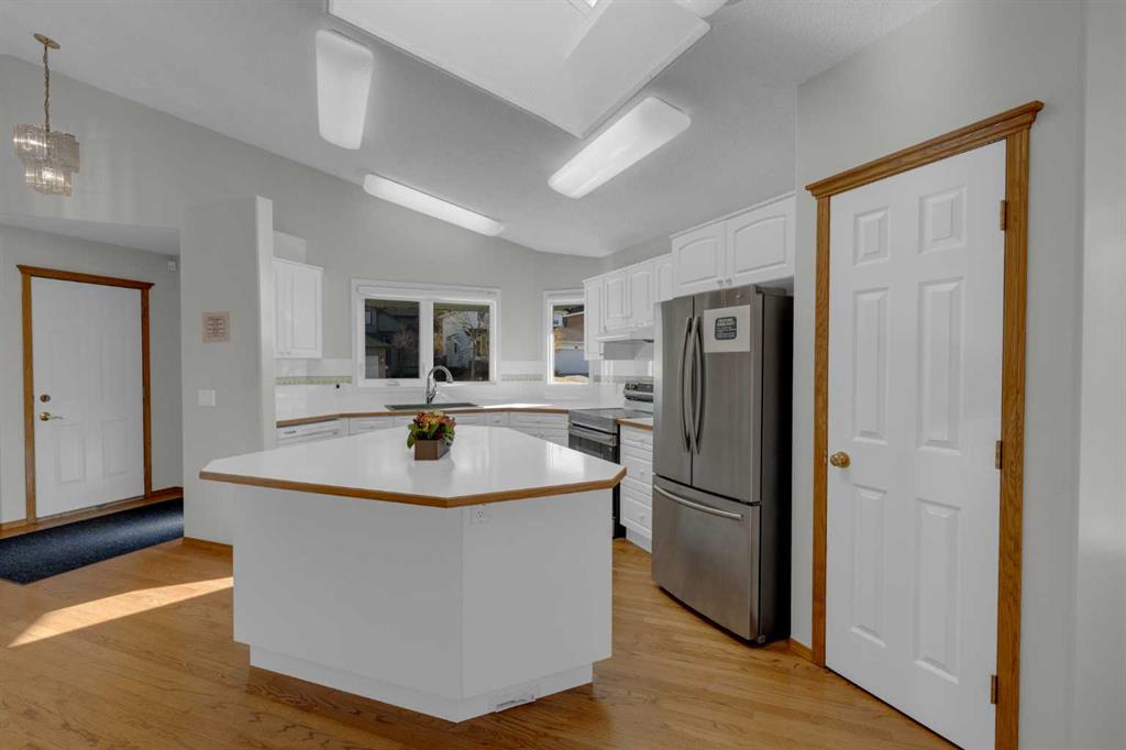 Picture for 102 Edgebrook Heights NW