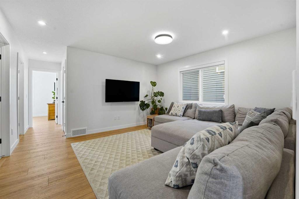 Picture for 16 Key Cove SW https://www.cirrealty.ca/reb/creb/73/A2266673_18.jpg