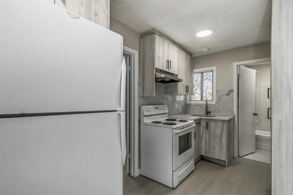 Picture for A,B,C,D,E, 1917 24 Street SW