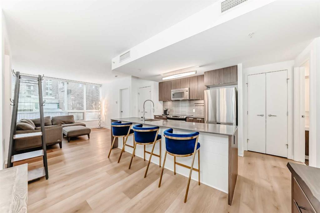 Picture for 624 14 Avenue SW