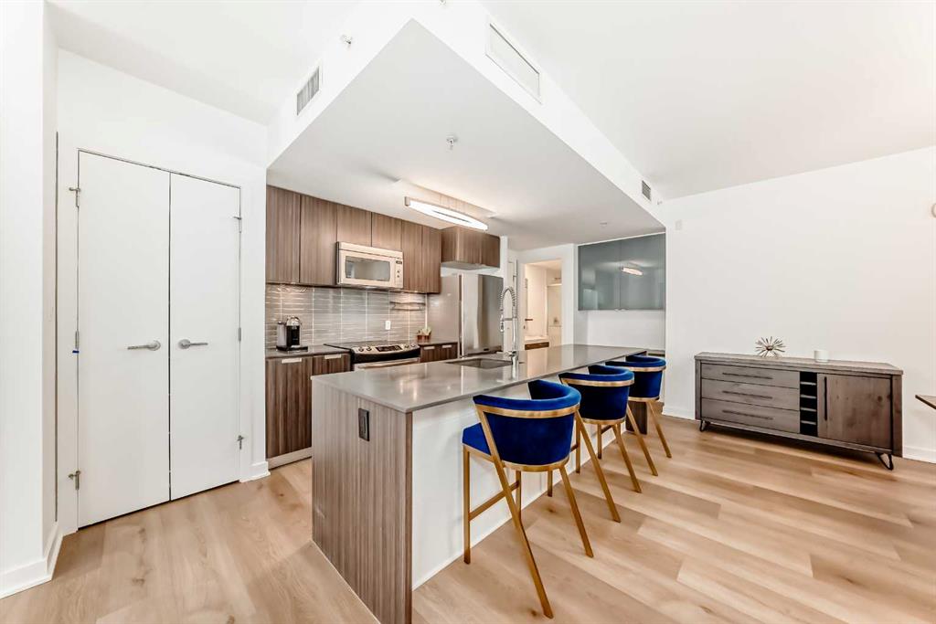 Picture for 624 14 Avenue SW