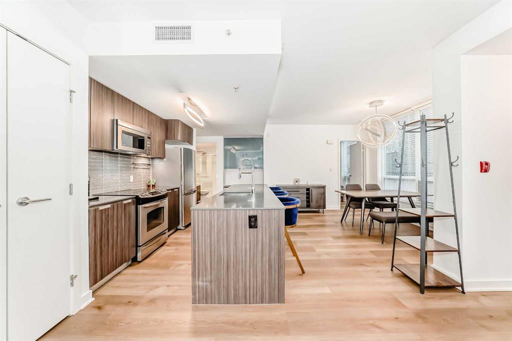 Picture for 624 14 Avenue SW