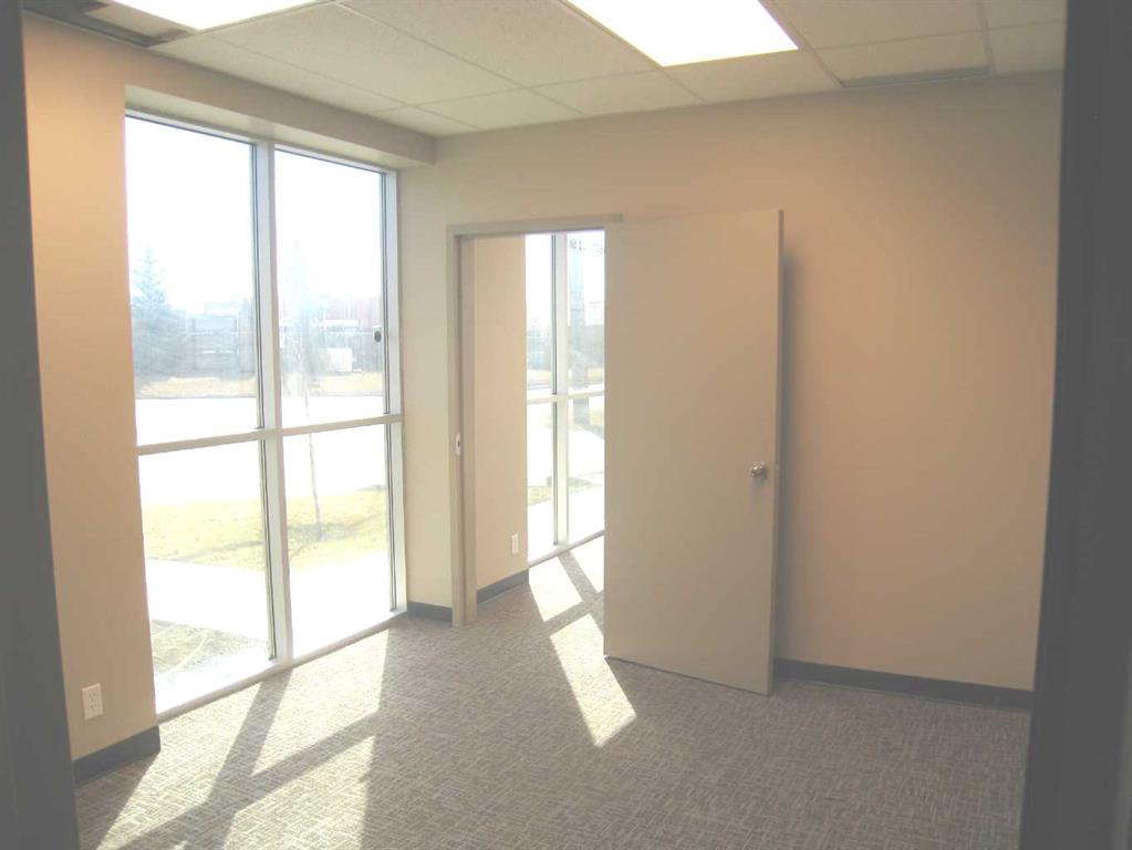 Picture for 4, 4807 32 Street SE