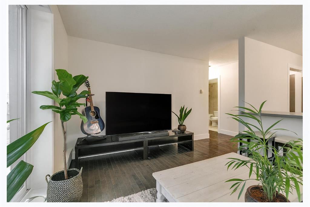 Picture for 202, 1904 10 Street SW