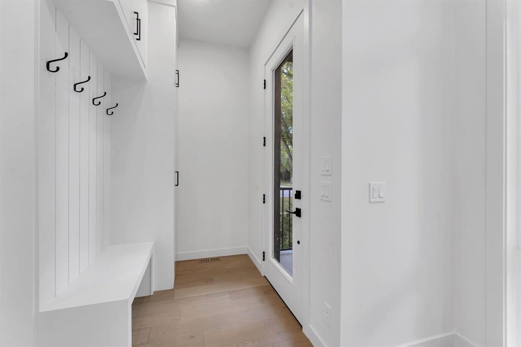 Picture for 506 28 Avenue NW