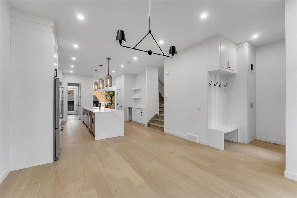 Picture for 506 28 Avenue NW