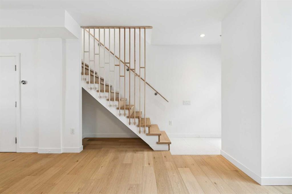 Picture for 205, 116 7A Street NE