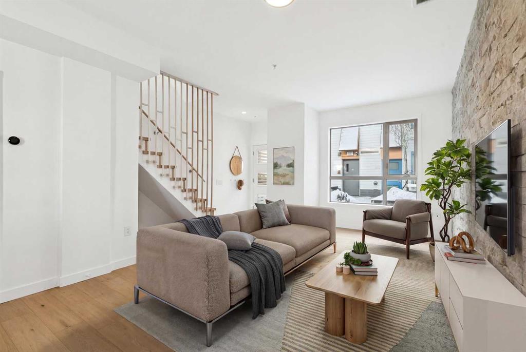 Picture for 205, 116 7A Street NE