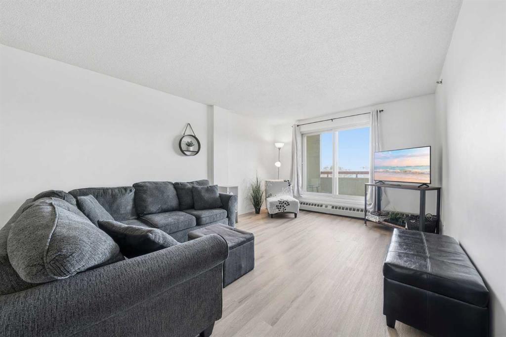 Picture for 604, 2011 University Drive NW