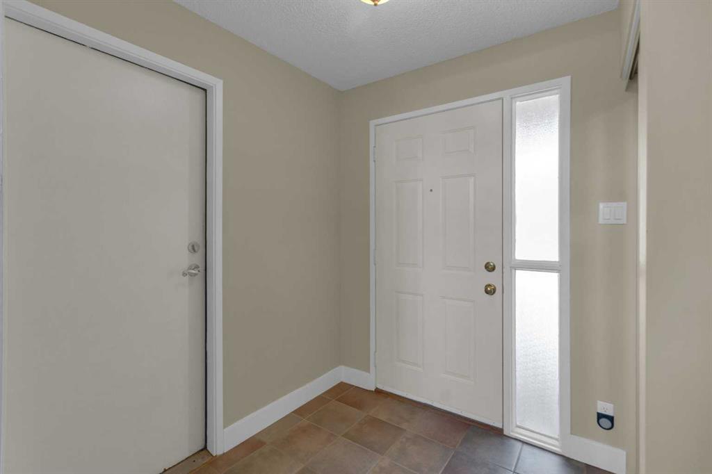 Picture for 3, 64 Woodacres Crescent SW