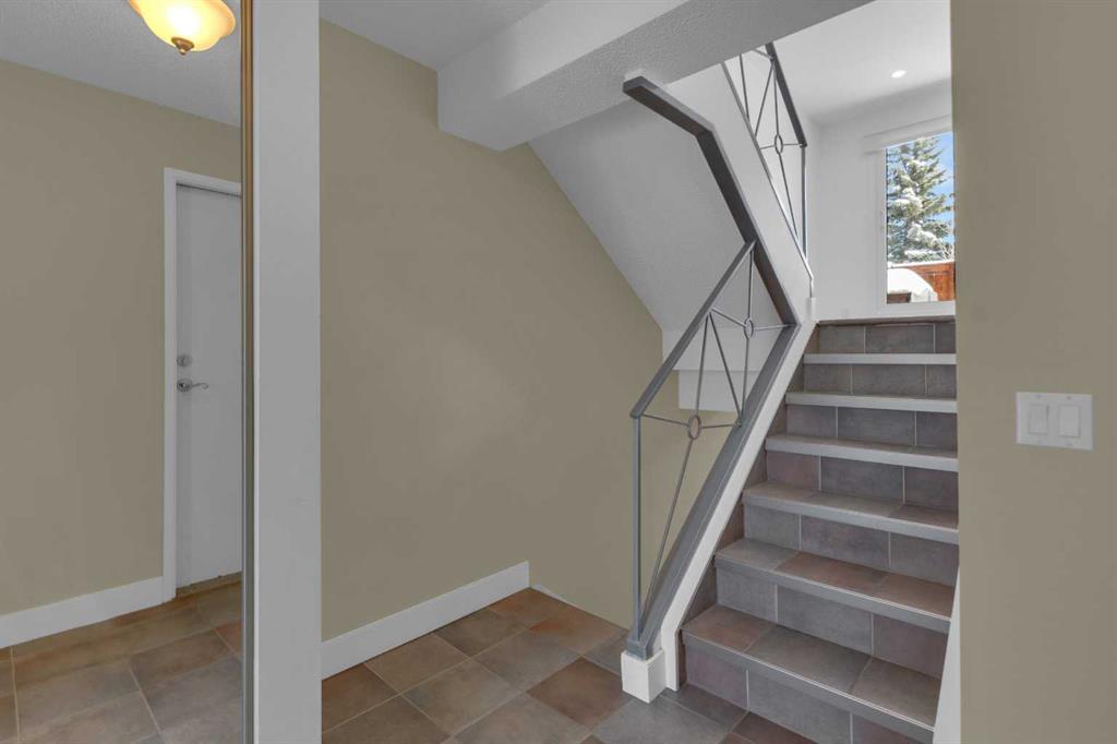 Picture for 3, 64 Woodacres Crescent SW