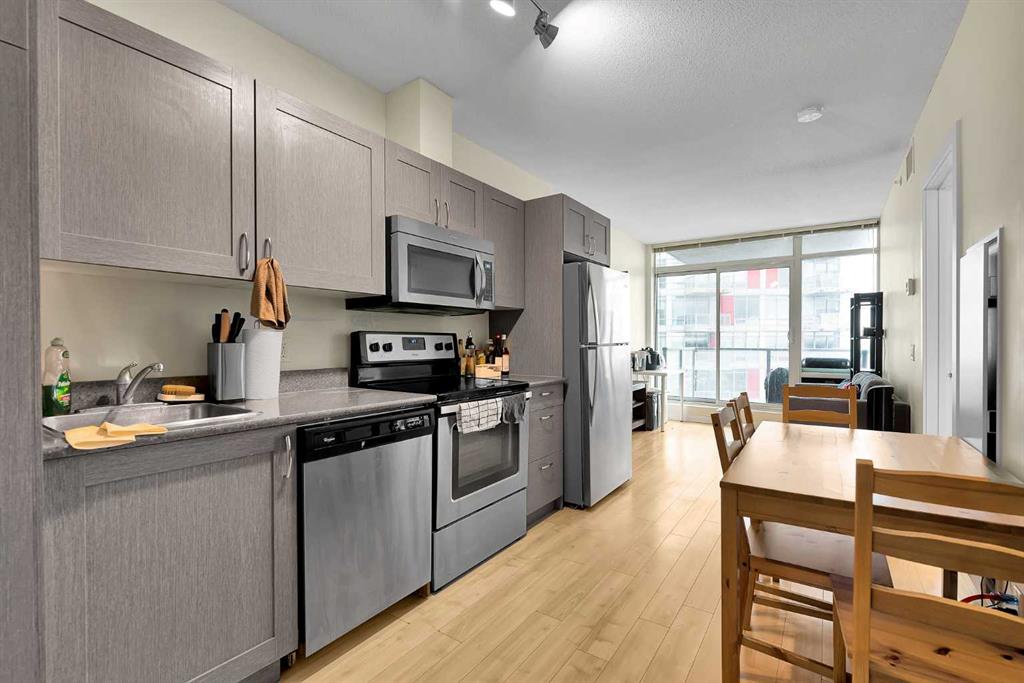 Picture for 804, 30 Brentwood Common NW