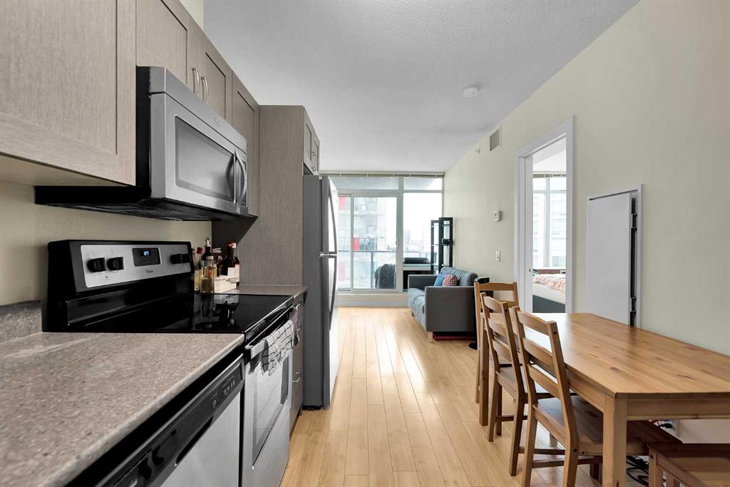 Picture for 804, 30 Brentwood Common NW