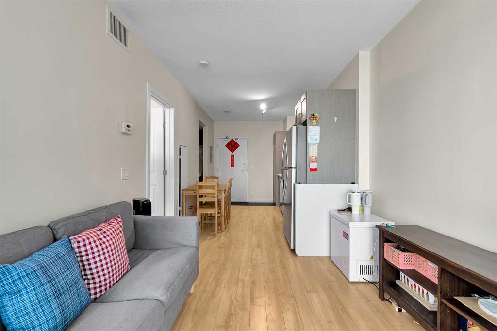 Picture for 804, 30 Brentwood Common NW