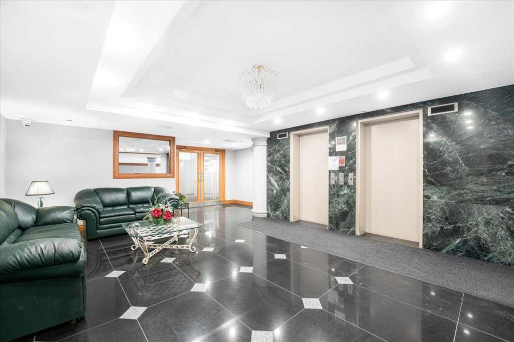 Picture for 302, 200 Lincoln Way SW