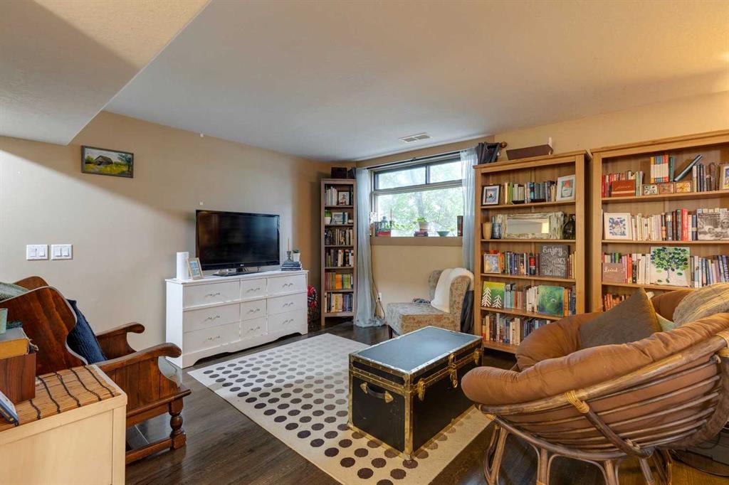 Picture for 6, 2121 26 Avenue SW