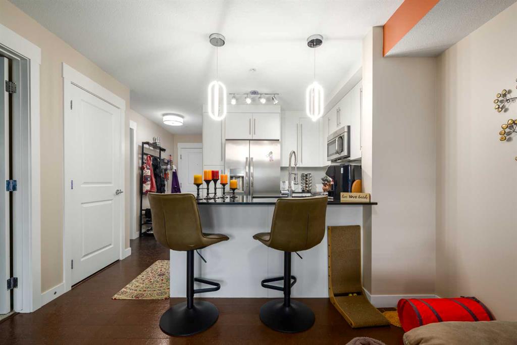 Picture for 2105, 11 Mahogany Row SE