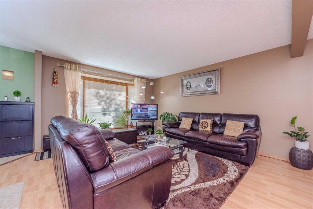 Picture for 78 Queen Anne Close SE