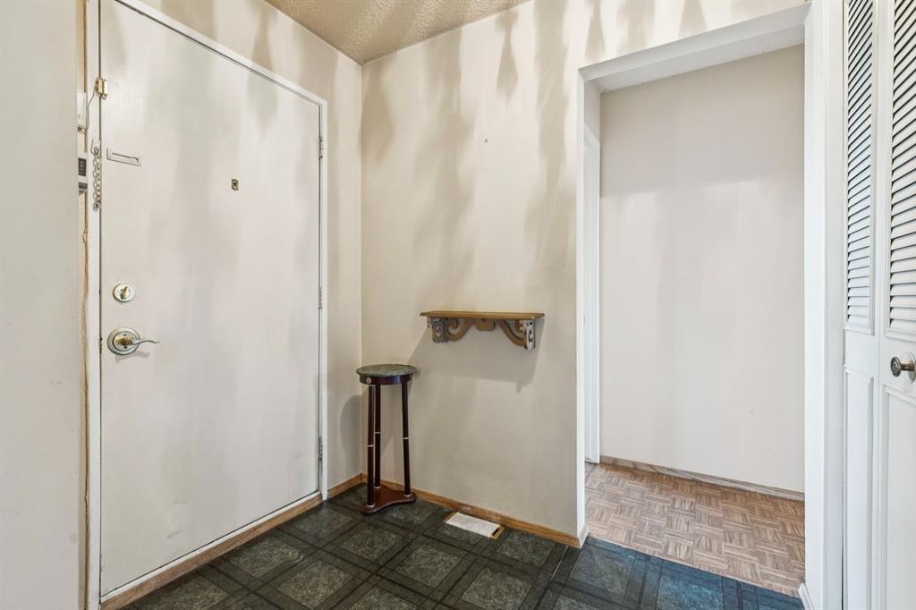 Picture for 1132 Hunterston Hill NW