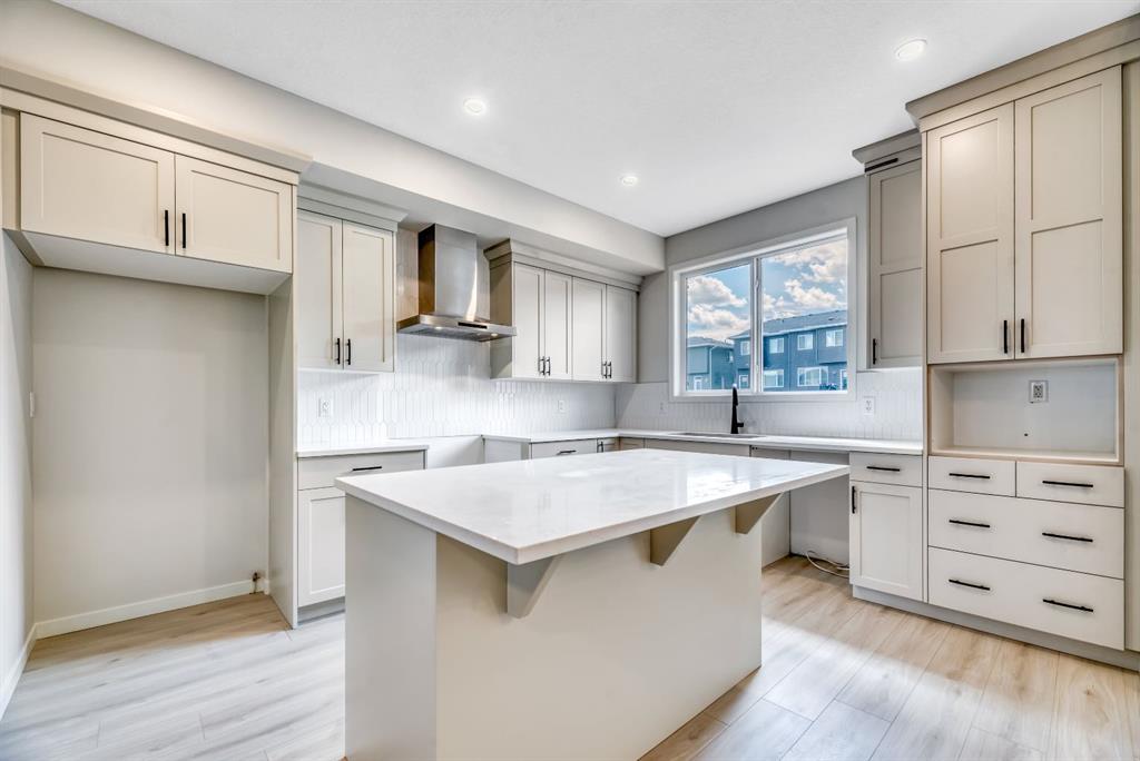Picture for 292 Marmot Grove NW