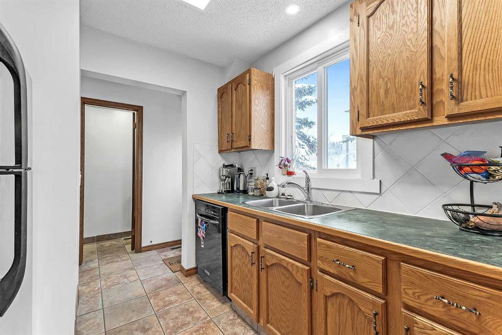 CIR Realty 2926 Parkdale Boulevard NW CIR REALTY , Calgary, Parkdale