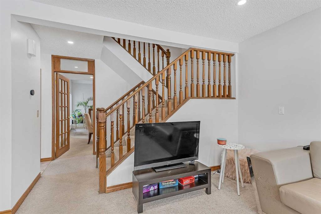 CIR Realty 2926 Parkdale Boulevard NW CIR REALTY , Calgary, Parkdale