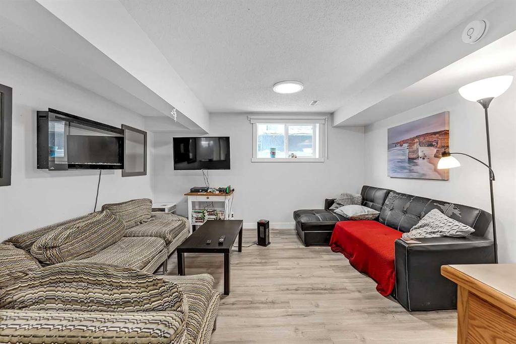 CIR Realty 2926 Parkdale Boulevard NW CIR REALTY , Calgary, Parkdale