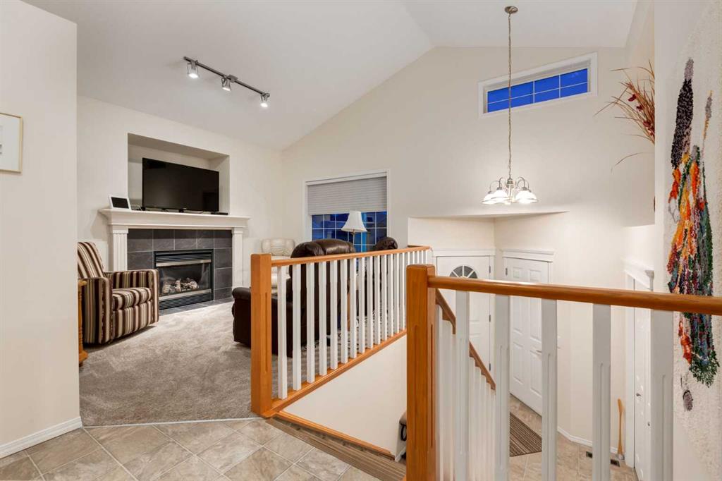 Picture for 1936 THORNBIRD Road SE