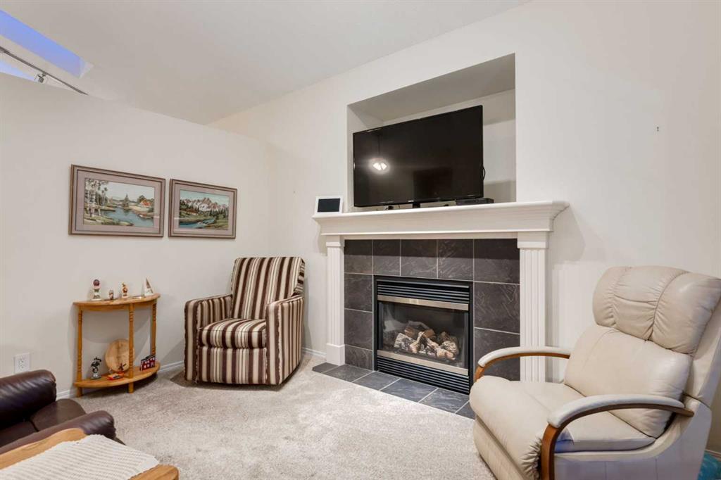 Picture for 1936 THORNBIRD Road SE