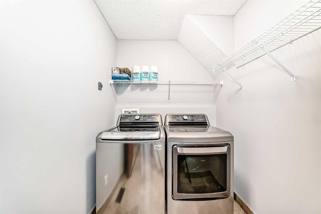 Picture for 2 Tuscany Estates Crescent NW https://www.cirrealty.ca/reb/creb/74/A2267374_34.jpg